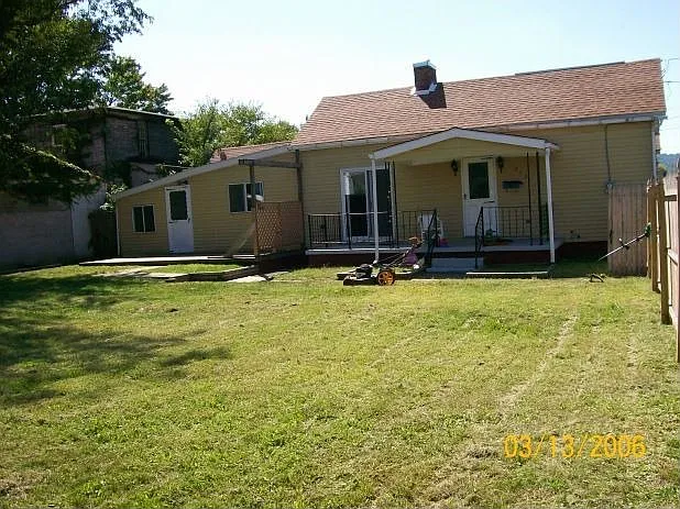 812 Washington St photo 1