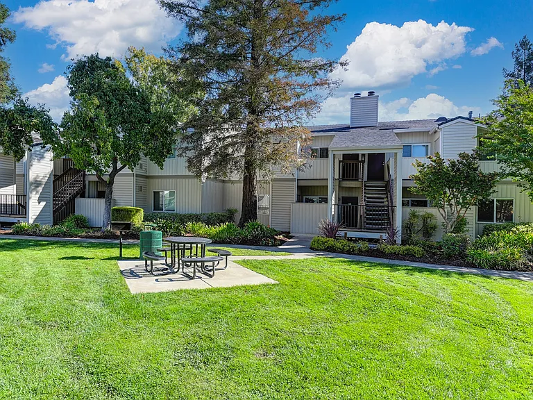 Monte Bello Apartments — Photo 25
