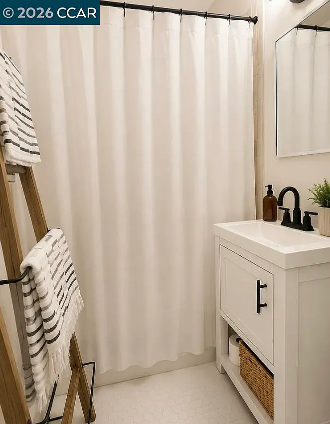 3 bed, 1300 sqft, $3,500 — Photo 3