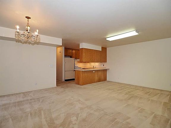4th image of 278 E New Century Ln