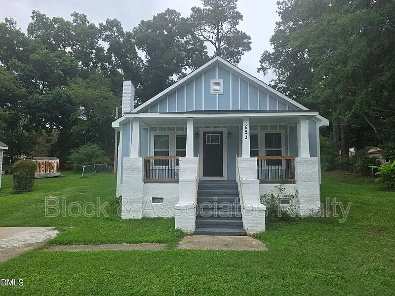 3 bed, 2.0 bath, 1200 sqft, $1,700 — Photo 2