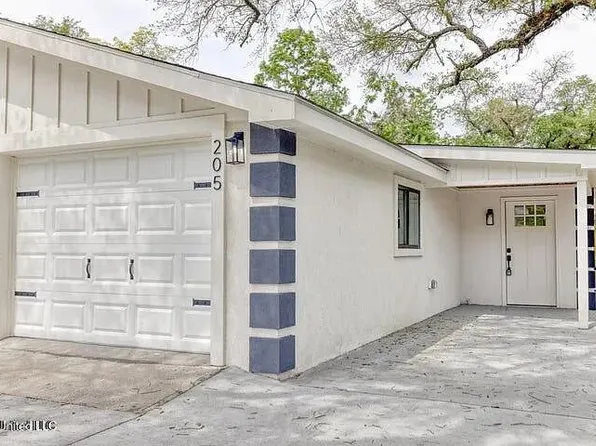 205 Watts St, Bay Saint Louis, MS 39520
