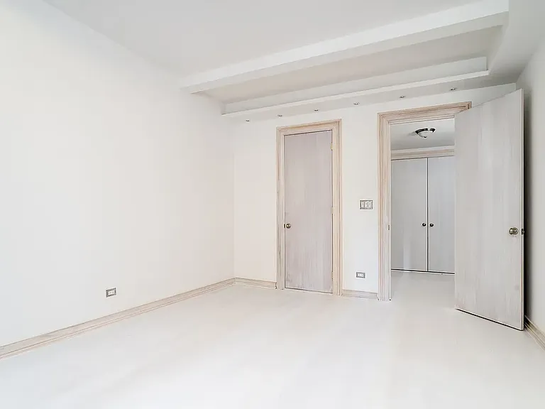145 W 58th St #10C — Photo 16