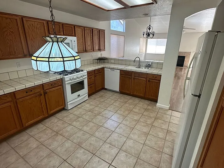 4918 Hearthwood Ct — Photo 2