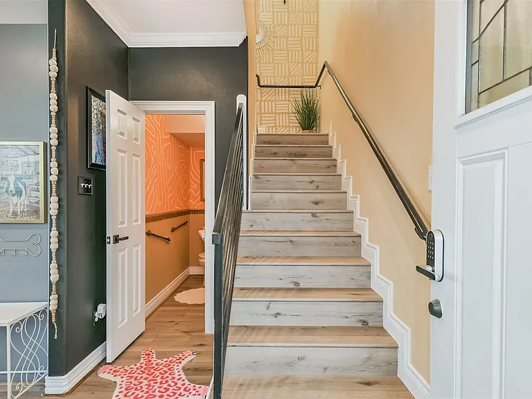 1010 Melneeka Ln — Photo 6