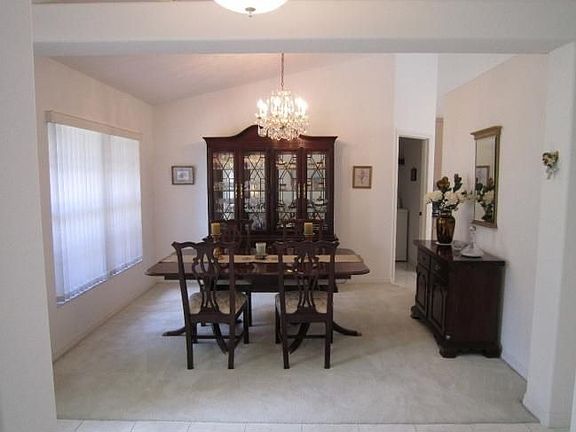 4th image of 5834 Newbury Cir