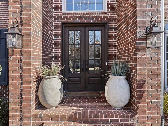 5th image of 4461 Waterbury Ln