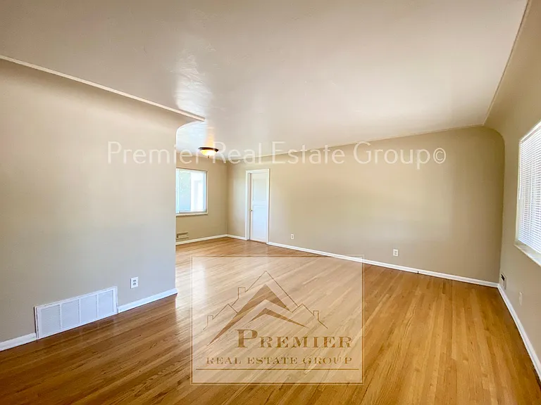 325 W Ramona Ave — Photo 8