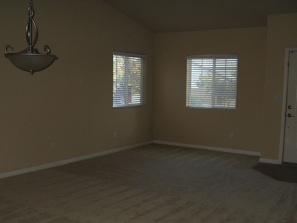 front living room/dinning room
