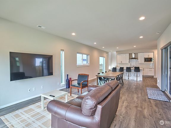 4th image of 33491 Three Lakes Lane