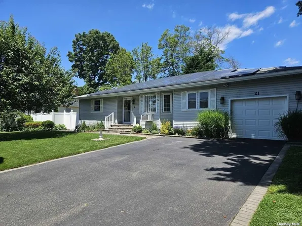 21 Rose Street, Smithtown, NY 11787