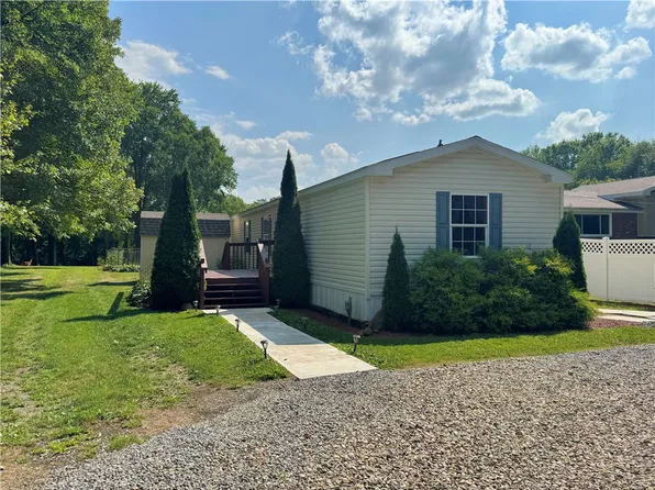 2588 Frew Mill Rd, New Castle, PA 16101