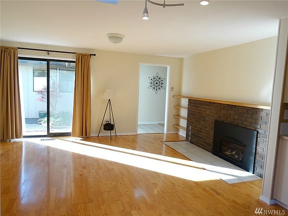 2nd image of 2296 Lakemoor Dr SW