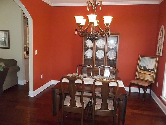 3rd image of 814 Deerfield Dr