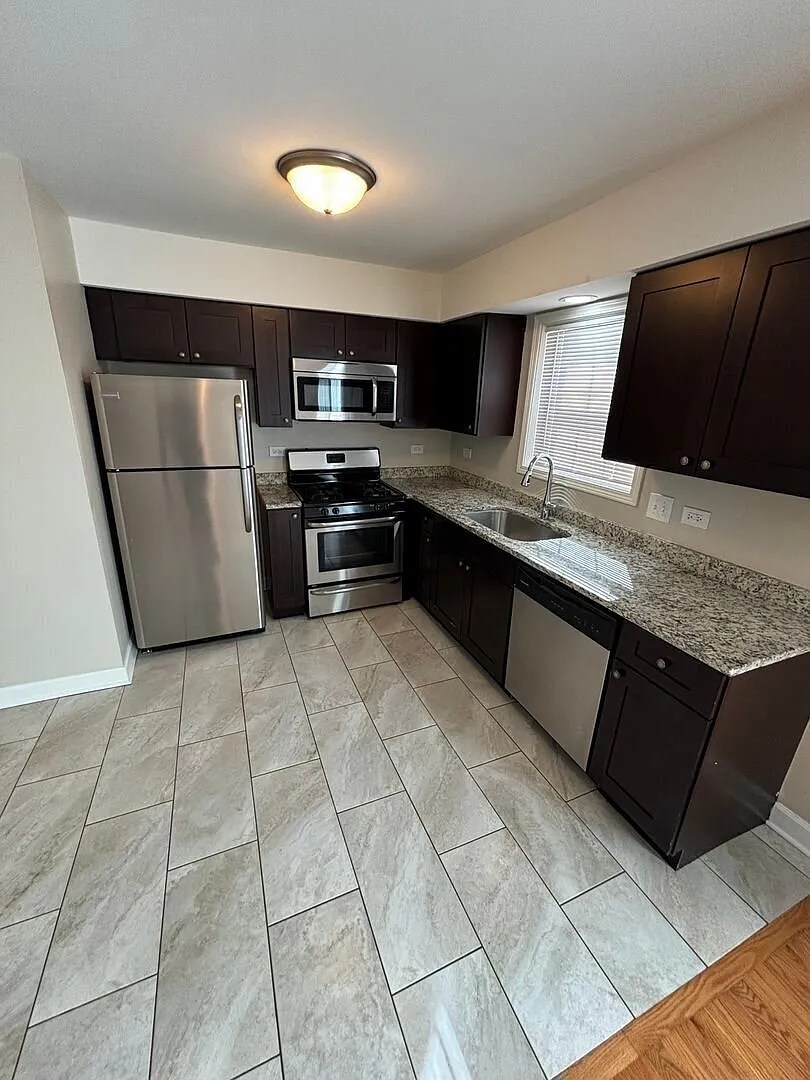 Beautiful Townhome for Rent in Mount Prospect — Photo 4