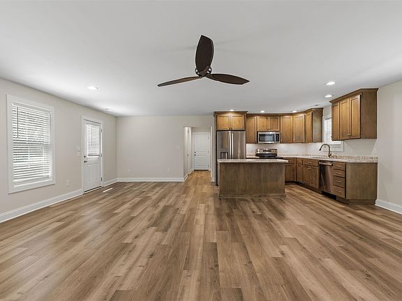 5th image of 768 Covington St