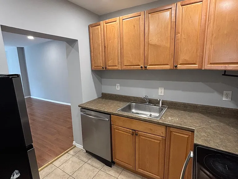 2322 Almond St — Photo 15