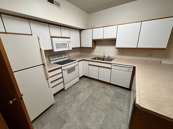 5th image of 2886 Coral Ct
