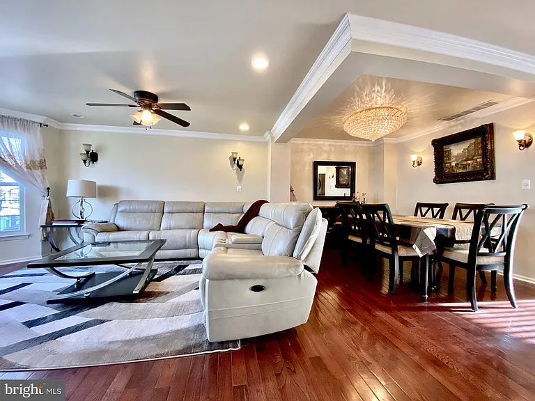 240 William Livingston Ct — Photo 4