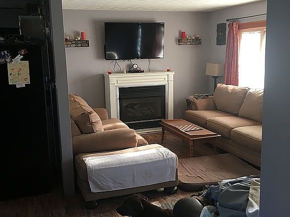 3rd image of 429 Faye Dr