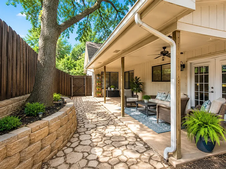 2928 Harvest Hill Dr — Photo 3