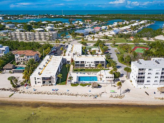 4th image of 133 Coco Plum Dr #21
