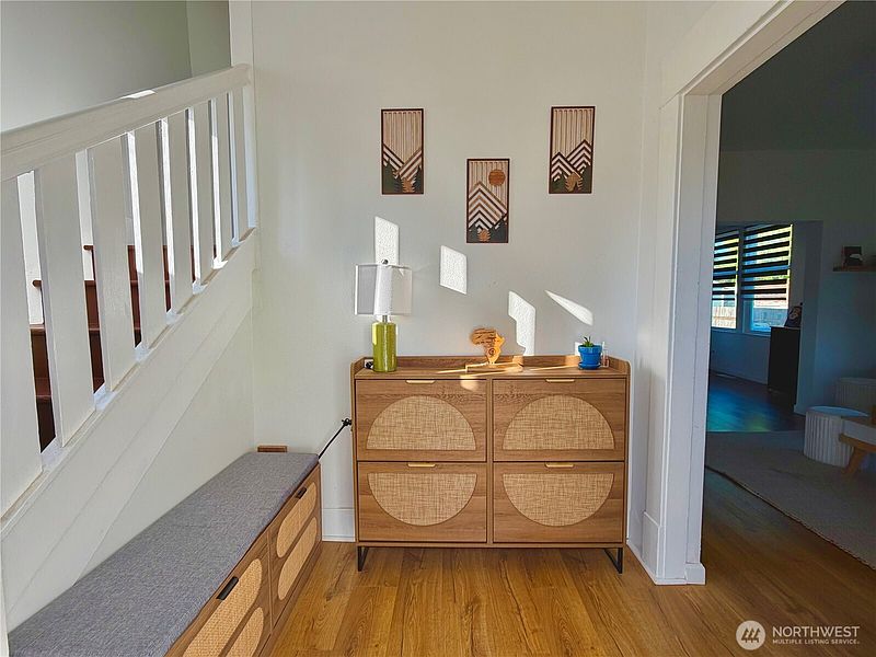 3rd image of 927 7th Avenue SW