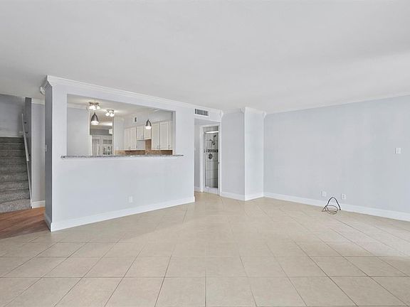 5th image of 15917 Archwood Ln