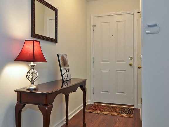 Entry - Look at those hardwoods!