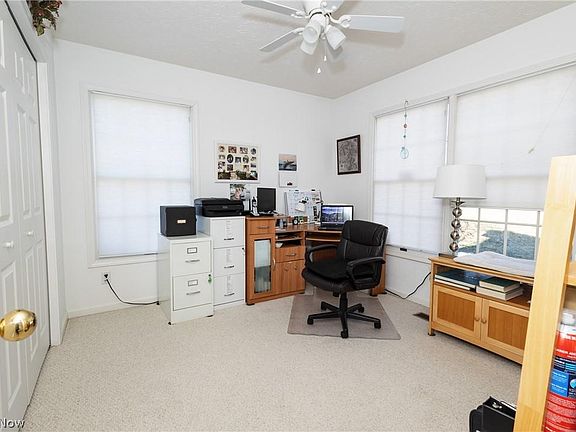 3rd image of 33 Canterbury Cir