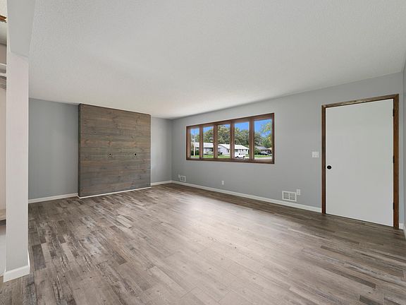 5th image of 717 81st Ave NE