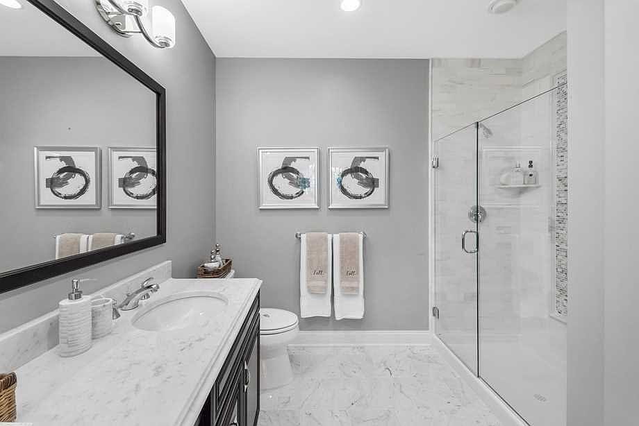 2nd image of 822 Regency Dr #822