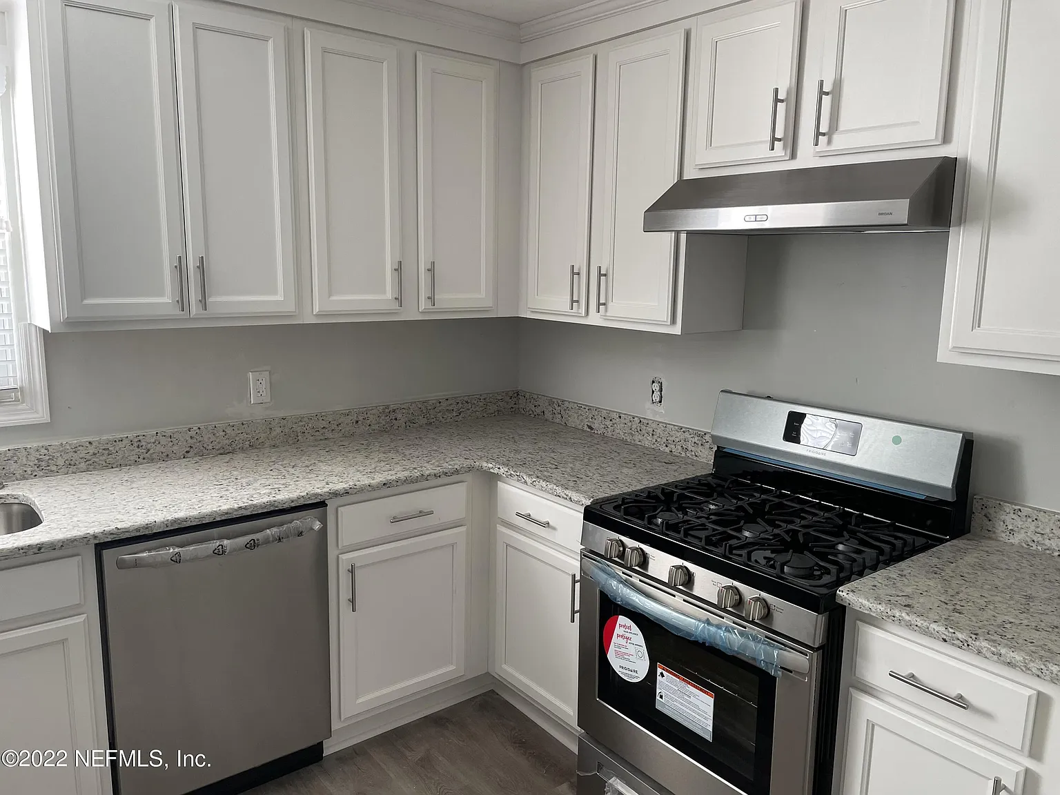 2 bed, 1.5 bath, 1260 sqft, $2,025 — Photo 3