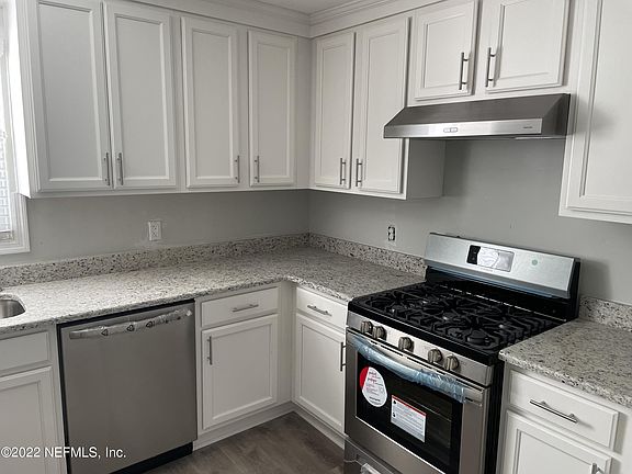 3rd image of 3677 Walsh St