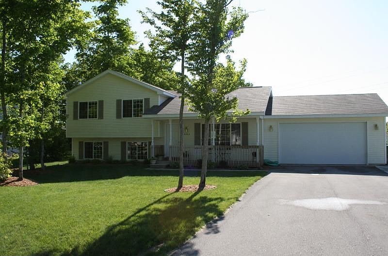 1st image of 2204 Woodcock Ln