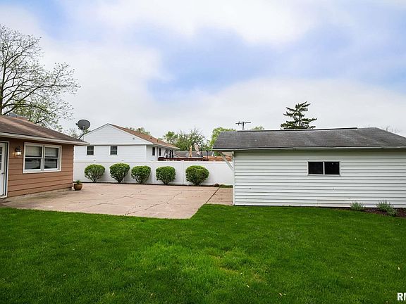 4th image of 504 Rosewood Dr
