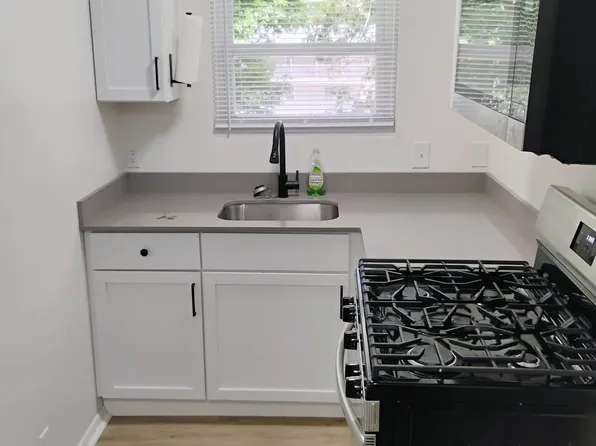 51 Mast Rd, Lee, NH