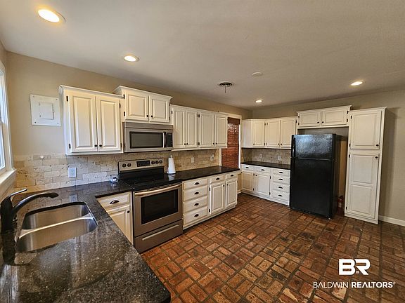 3rd image of 5604 Central Blvd