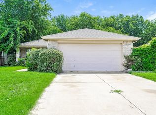 7201 Autumn Run Dr, Forest Hill, TX 76140