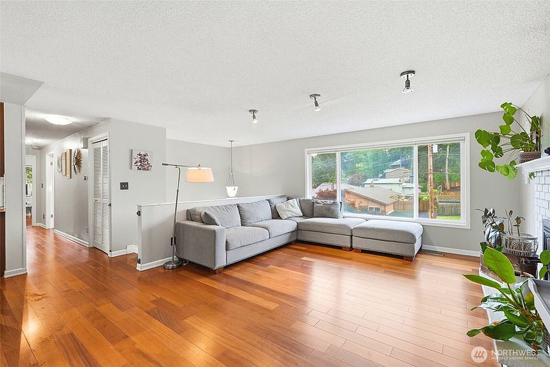 5th image of 619 Willow Road