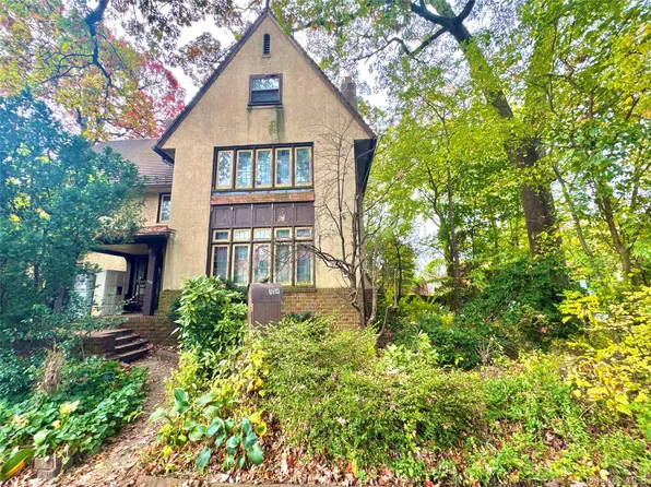 134 (71st) Continental Avenue, Forest Hills, NY 11375