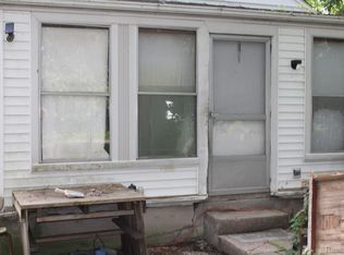 8271 Hudson St, Romulus, MI 48174