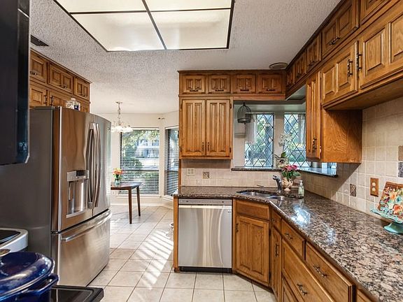 5th image of 2549 Huntwick Dr