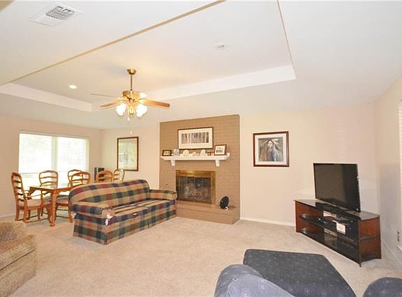 3rd image of 208 Hacienda Dr