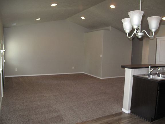 5th image of 1171 W Hill Ave