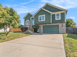 1229 SW Nagona Ln, Lees Summit, MO 64082