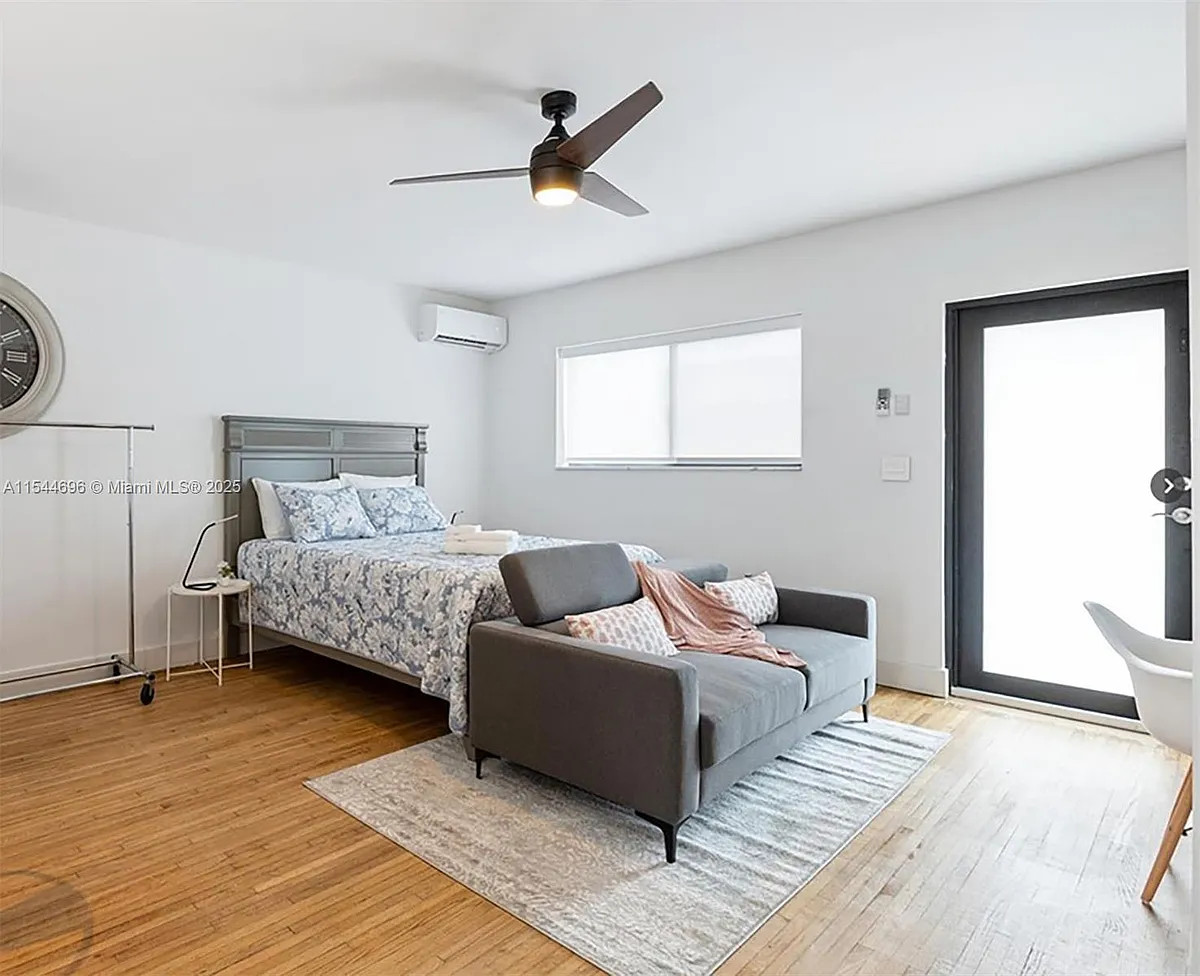 Building Photo - 740 SW 9th St #2