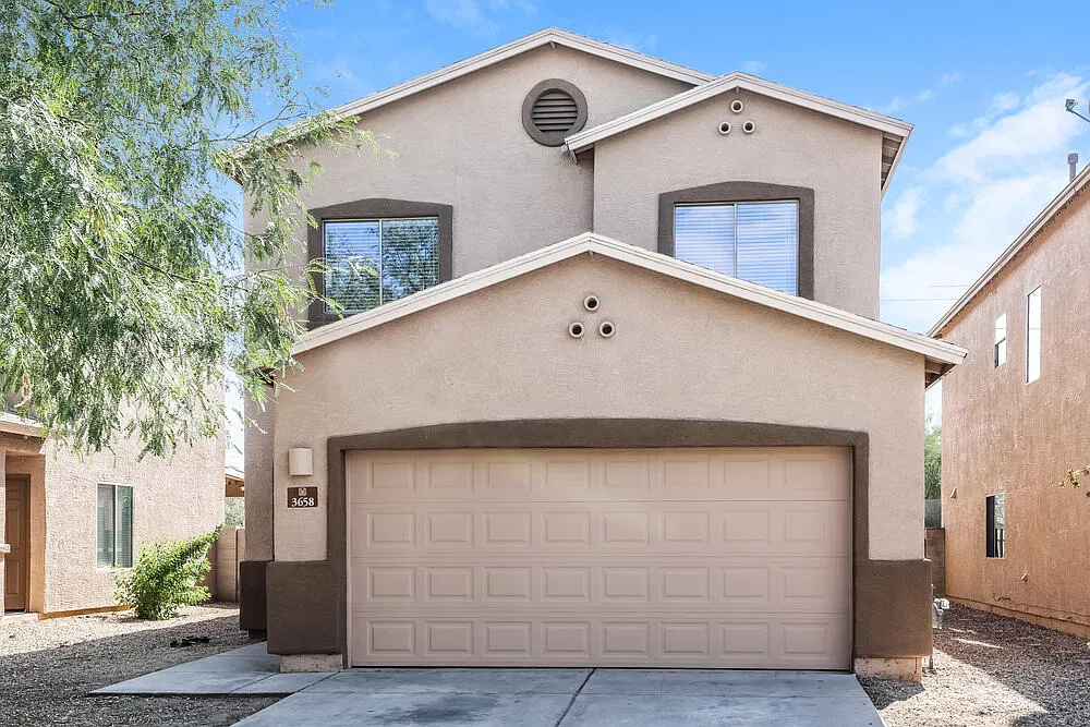 4 bed, 2.5 bath, 1865 sqft, $1,915 — Photo 1
