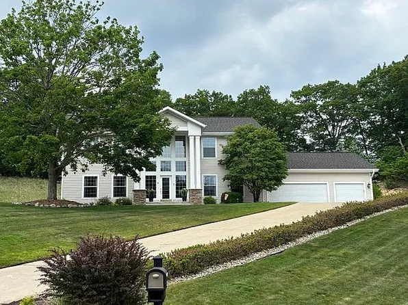 18657 Sioux Dr, Spring Lake, MI 49456