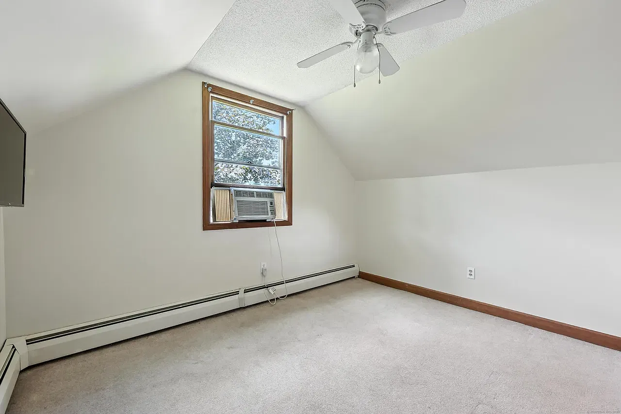 Hemlock Dr, Plainfield — Photo 4